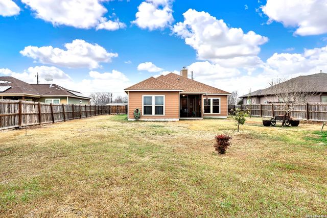 11669 Flores, Lacoste, TX 78039
