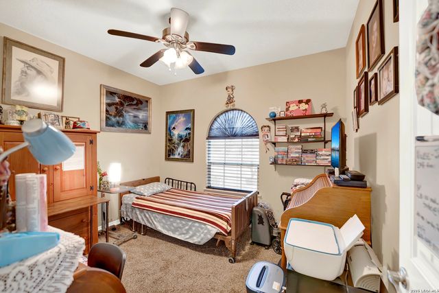 11669 Flores, Lacoste, TX 78039