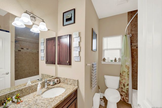 11669 Flores, Lacoste, TX 78039