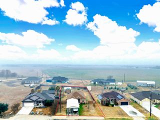 11669 Flores, Lacoste, TX 78039