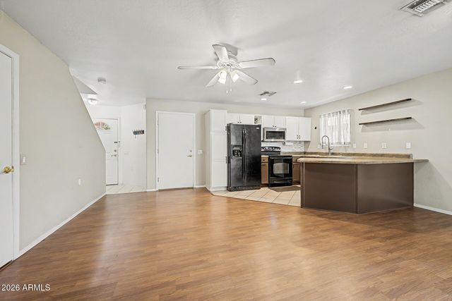 2920 E EBERLE Lane, Phoenix, AZ 85032