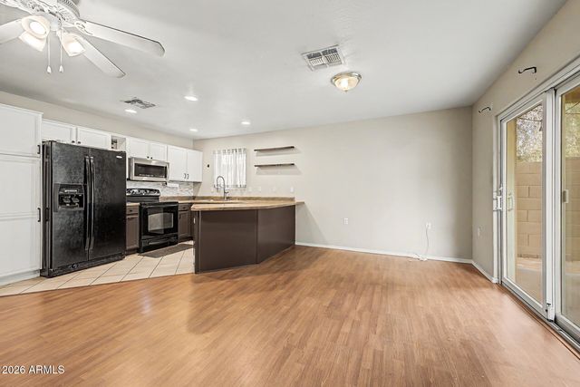 2920 E EBERLE Lane, Phoenix, AZ 85032