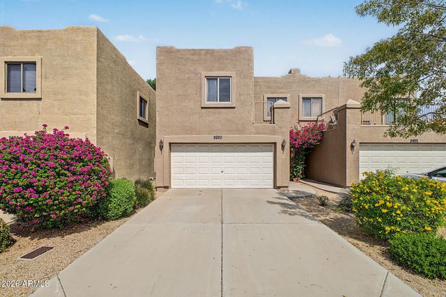 2920 E EBERLE Lane, Phoenix, AZ 85032