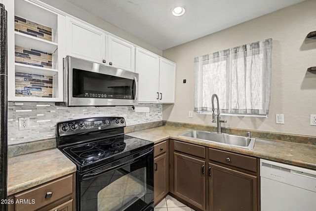 2920 E EBERLE Lane, Phoenix, AZ 85032