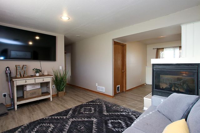 961 Carolina Parkway NW, Hutchinson, MN 55350