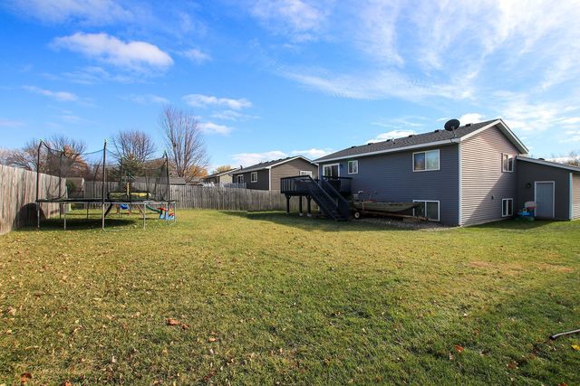 961 Carolina Parkway NW, Hutchinson, MN 55350