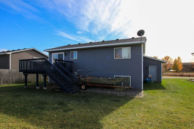 961 Carolina Parkway NW, Hutchinson, MN 55350