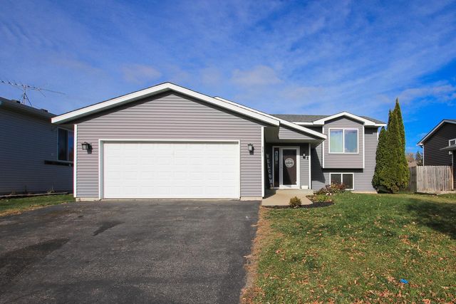 961 Carolina Parkway NW, Hutchinson, MN 55350