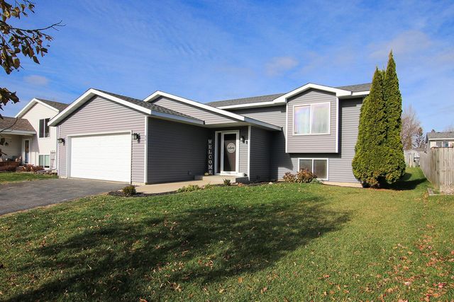 961 Carolina Parkway NW, Hutchinson, MN 55350