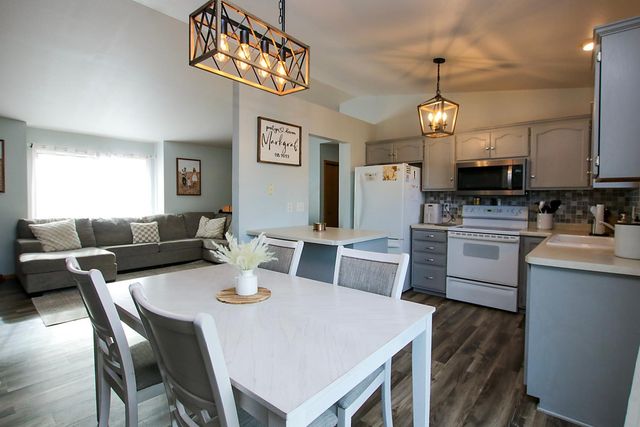 961 Carolina Parkway NW, Hutchinson, MN 55350