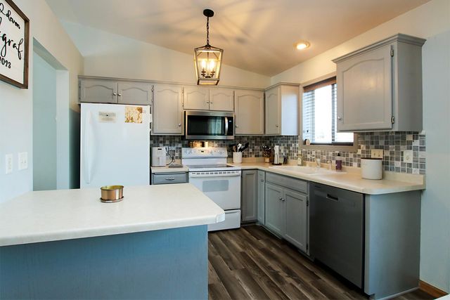 961 Carolina Parkway NW, Hutchinson, MN 55350