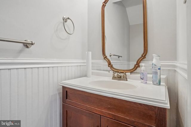 108 MAYFAIR LN, Mount Laurel, NJ 08054
