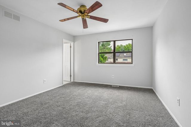 108 MAYFAIR LN, Mount Laurel, NJ 08054