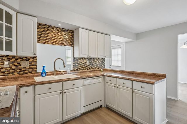 108 MAYFAIR LN, Mount Laurel, NJ 08054