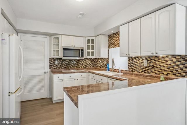 108 MAYFAIR LN, Mount Laurel, NJ 08054