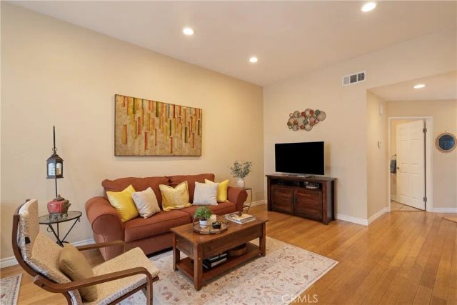 6 Brownfield Lane, Pomona, CA 91766