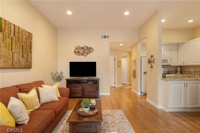 6 Brownfield Lane, Pomona, CA 91766
