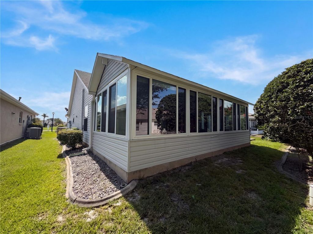 Image 25 of property listing at 1422 SEGOVIA PLACE, The Villages, FL 32162