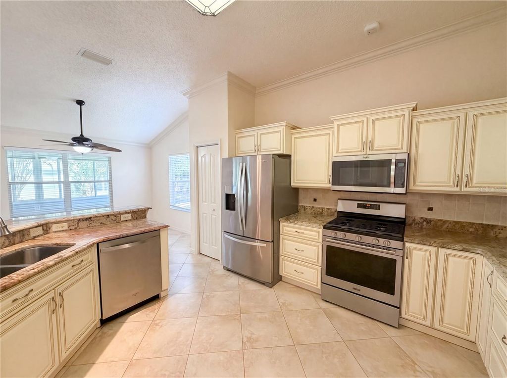 Image 5 of property listing at 1422 SEGOVIA PLACE, The Villages, FL 32162
