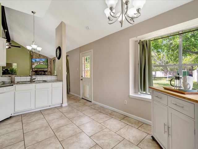 5521 Winding Brook Drive, Dickinson, TX 77539