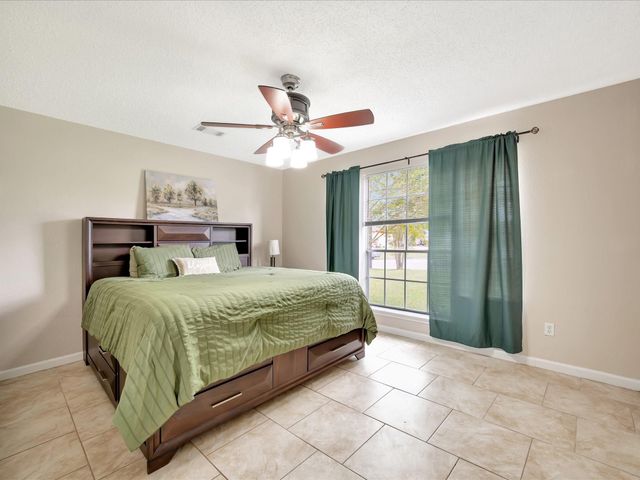 5521 Winding Brook Drive, Dickinson, TX 77539