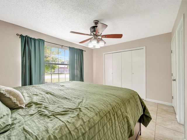 5521 Winding Brook Drive, Dickinson, TX 77539