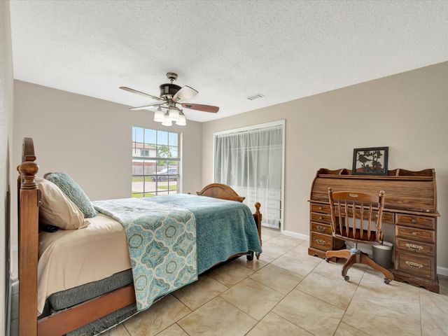 5521 Winding Brook Drive, Dickinson, TX 77539