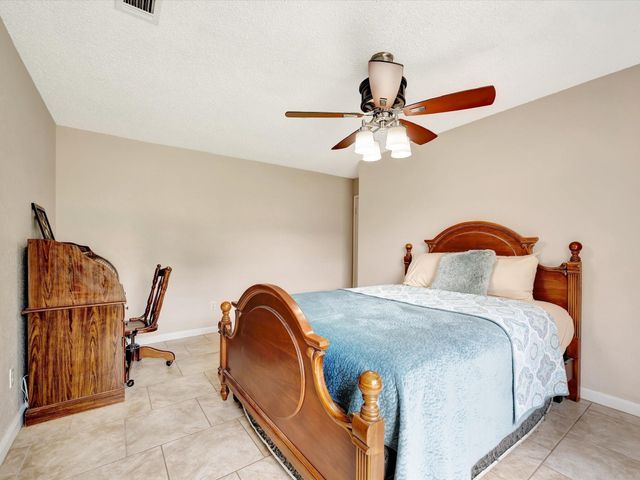 5521 Winding Brook Drive, Dickinson, TX 77539