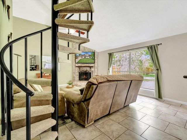 5521 Winding Brook Drive, Dickinson, TX 77539