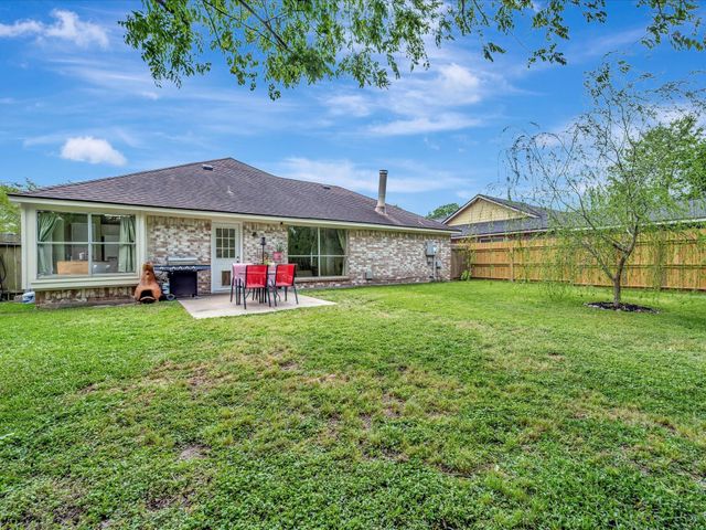 5521 Winding Brook Drive, Dickinson, TX 77539