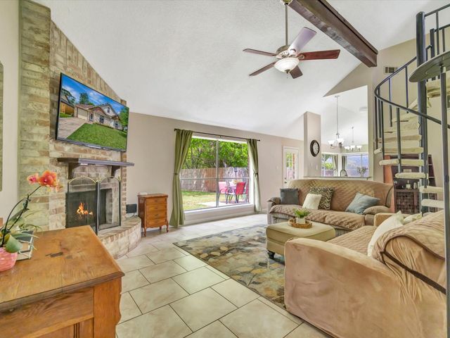 5521 Winding Brook Drive, Dickinson, TX 77539