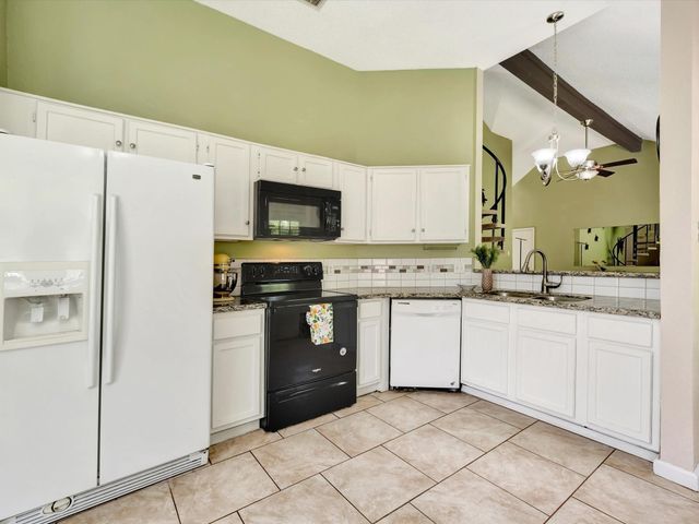 5521 Winding Brook Drive, Dickinson, TX 77539