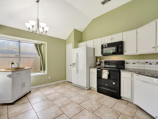 5521 Winding Brook Drive, Dickinson, TX 77539