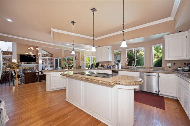 100 Hinkle Ct, Folsom, CA 95630