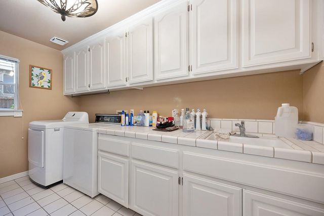 100 Hinkle Ct, Folsom, CA 95630