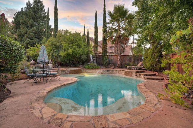 100 Hinkle Ct, Folsom, CA 95630