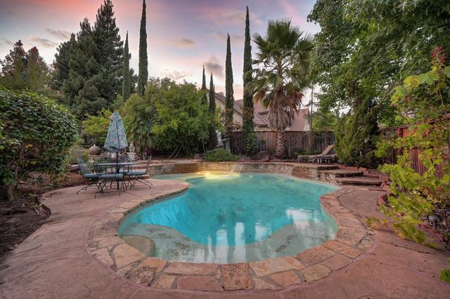 100 Hinkle Ct, Folsom, CA 95630