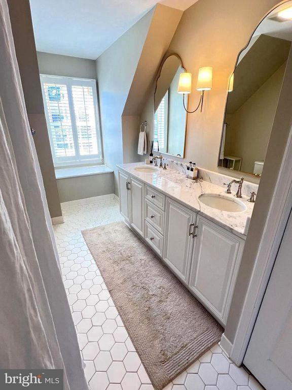 1213 PINE HILL RD, Mclean, VA 22101