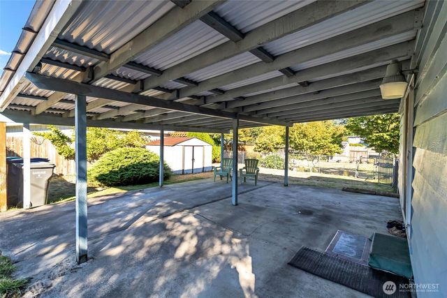 2304 S 300th Street, Federal Way, WA 98003