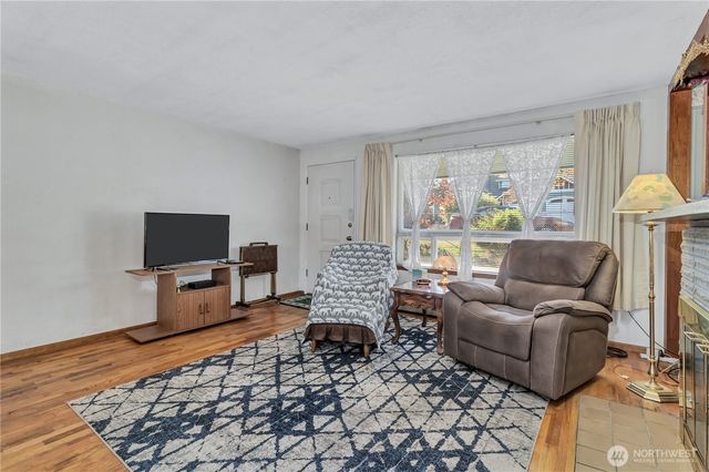 2304 S 300th Street, Federal Way, WA 98003