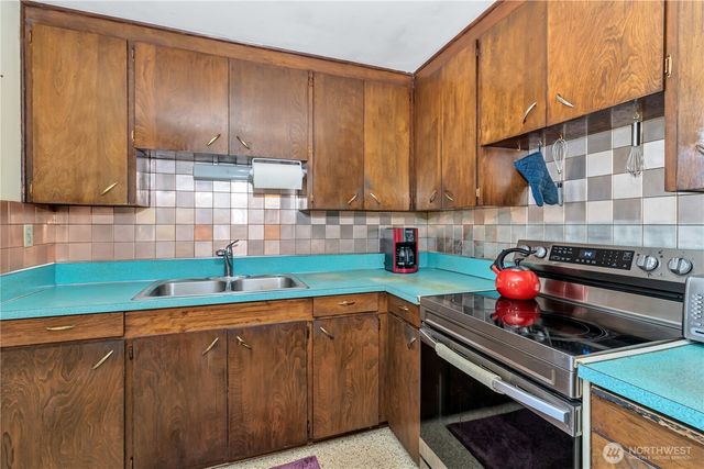 2304 S 300th Street, Federal Way, WA 98003