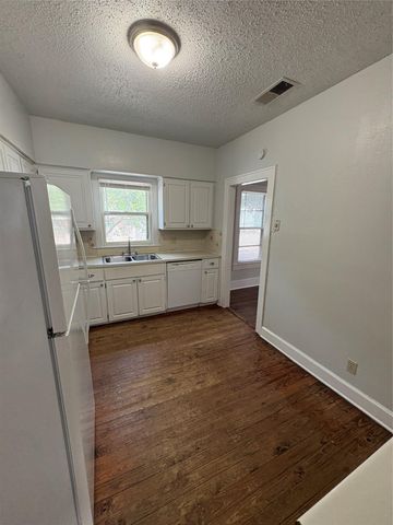 915 W 29th ST, Austin, TX 78705