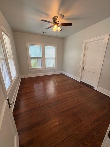 915 W 29th ST, Austin, TX 78705