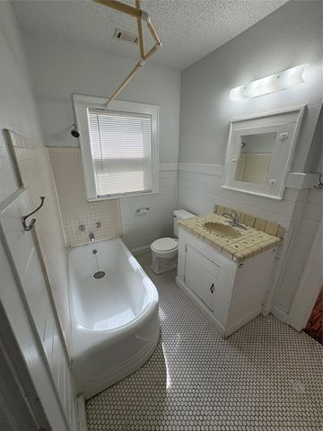 915 W 29th ST, Austin, TX 78705