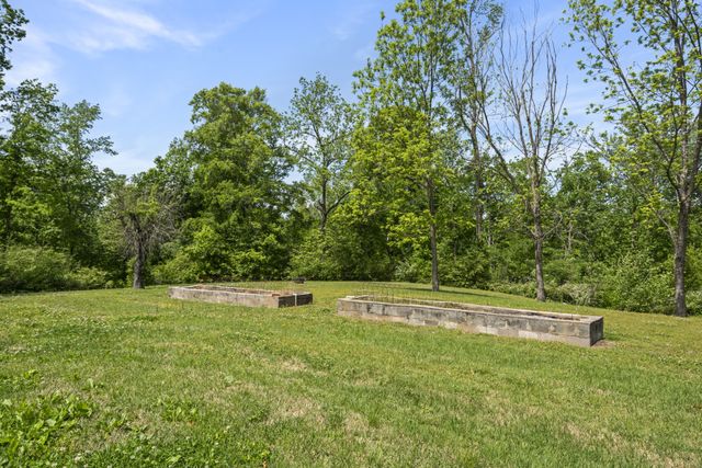444 Cooley Rd, Waverly, TN 37185