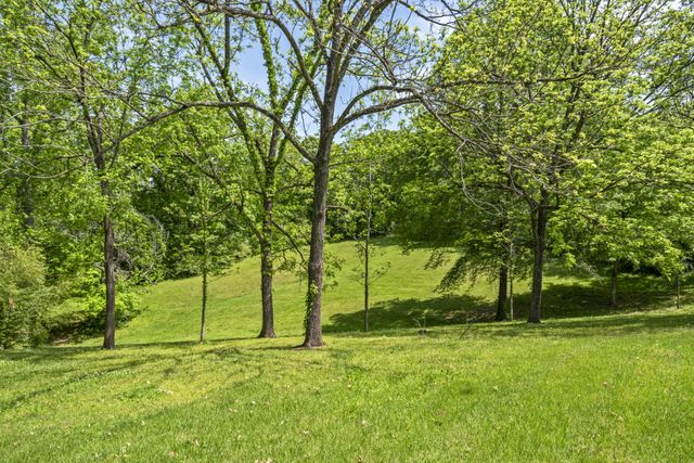 444 Cooley Rd, Waverly, TN 37185