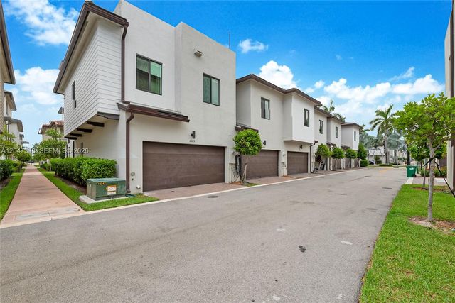 4605 NW 83rd Path, Doral, FL 33166
