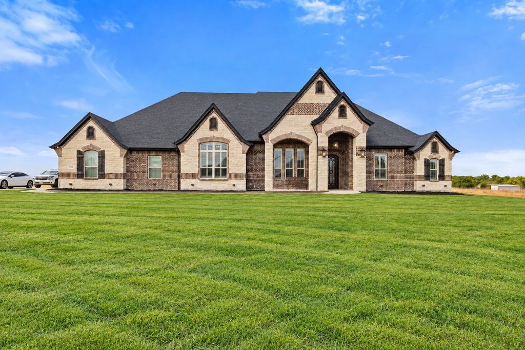 3338 Howard Road, Waxahachie, TX 75165