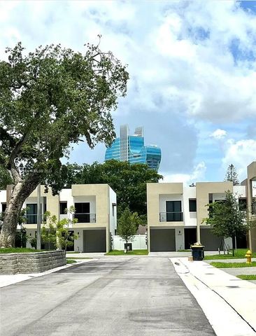 4189 N Oak Place, Dania Beach, FL 33314