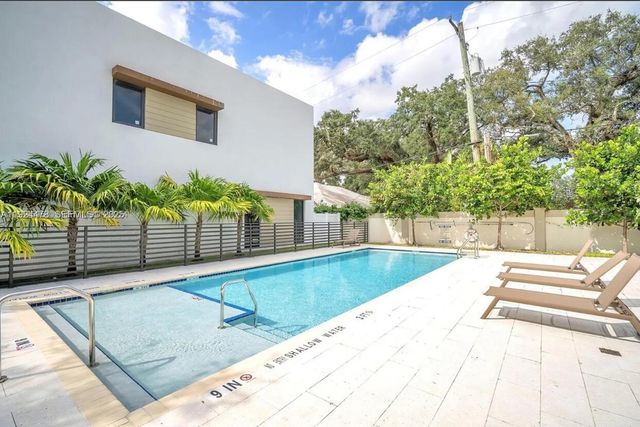 4189 N Oak Place, Dania Beach, FL 33314